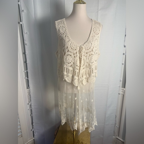 Elegant Cream Crochet Tunic Vest - Picture 1 of 10